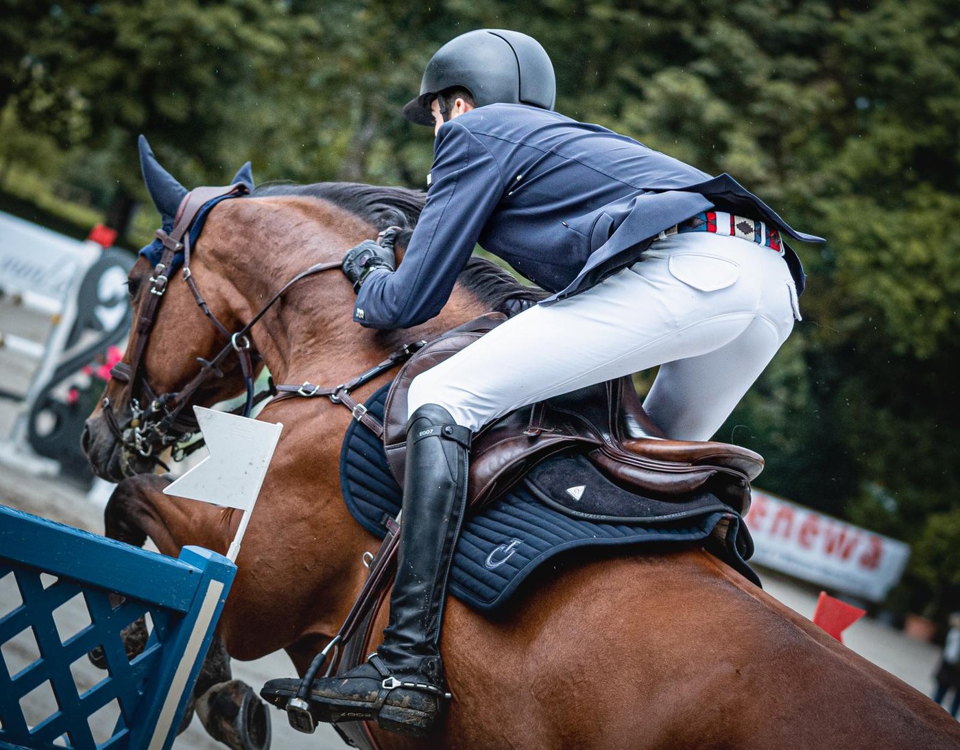 Noah Michels beim Springreiten
